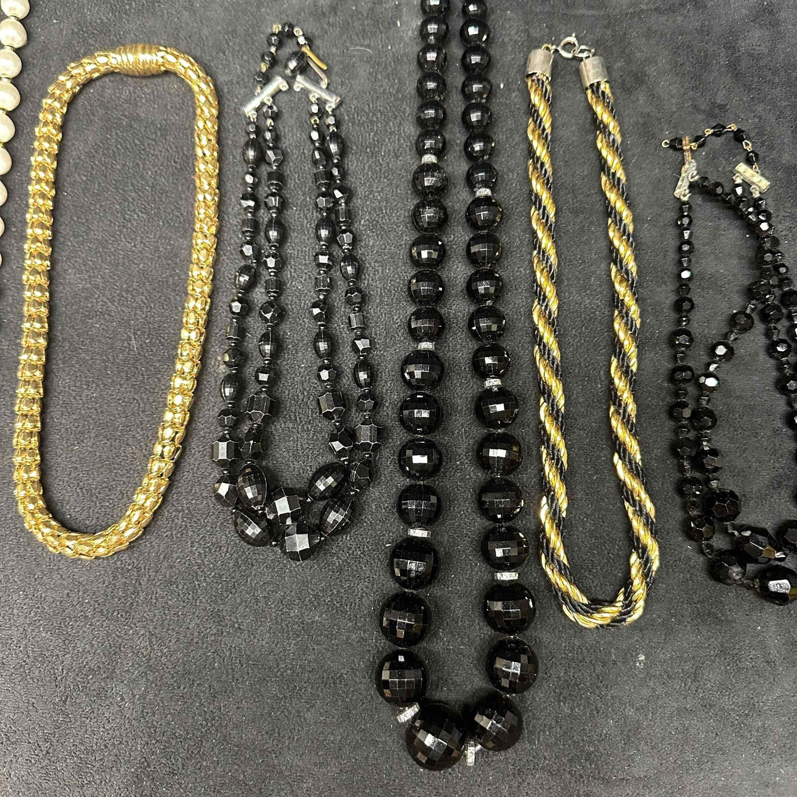 Collection of Vintage Beaded & Costume Jewelry Necklaces J9 (1 of 6)