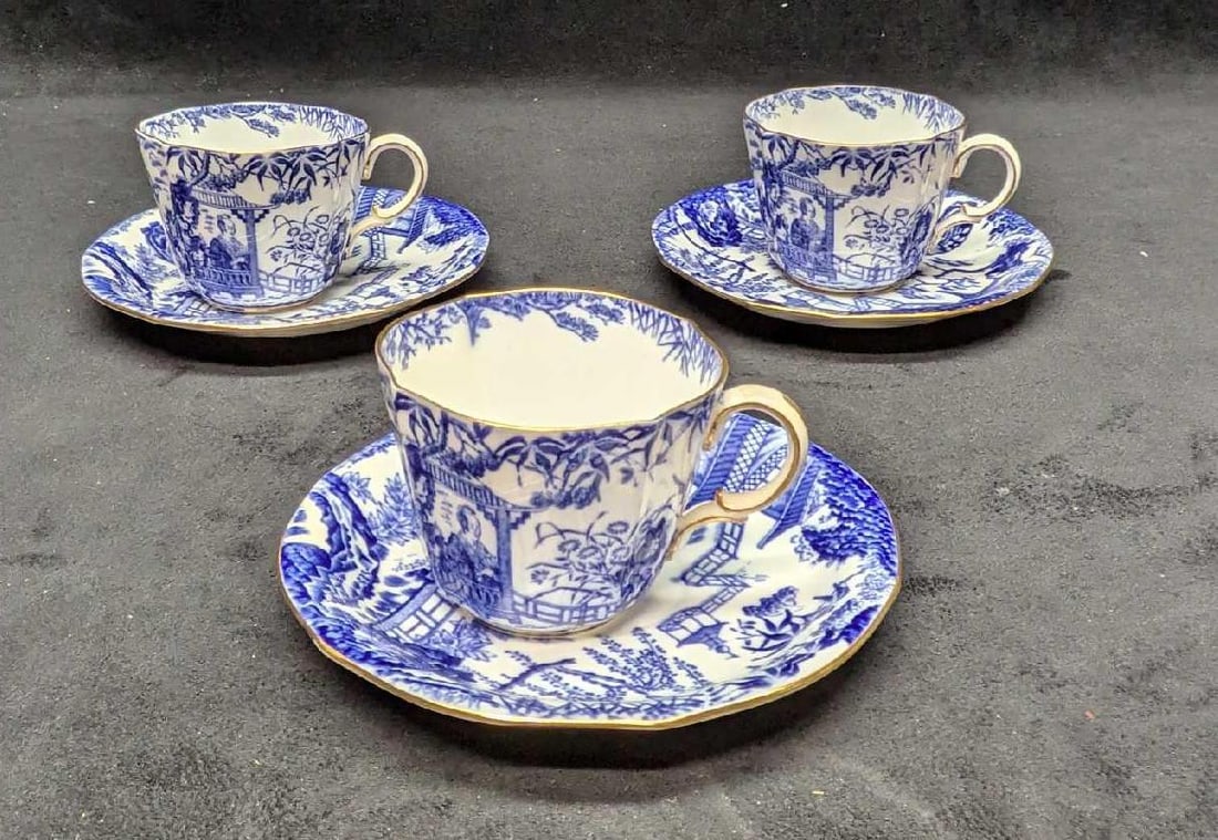 3 Vintage Mikado Royal Crown Derby Cups And Saucers B: 3 Vintage Mikado Royal Crown Derby Cups And Saucers B. The cups are approx 4" x 3" x 2 3/8". The saucers are approx 5 1/2" x 5 1/2" x 3/4". The total weight is 1.27lb. There are some markings inside t