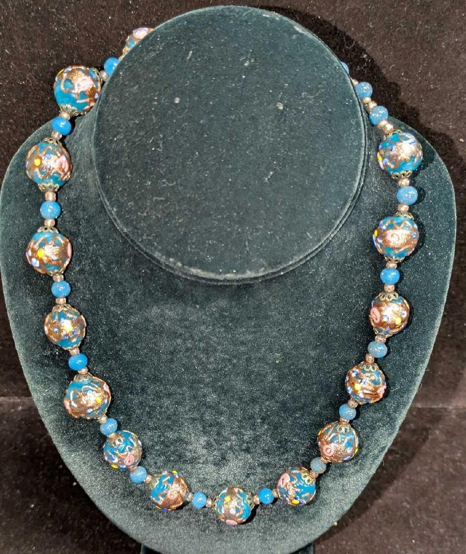 Vintage Italian Murano Blue And Gold Art Glass Bead Necklace OOOO: Vintage Italian Murano Blue And Gold Art Glass Bead Necklace OOOO Glass beads with hand painted designs along with other beads of different sizes. Is approx 18" and it weighs 0.12b.