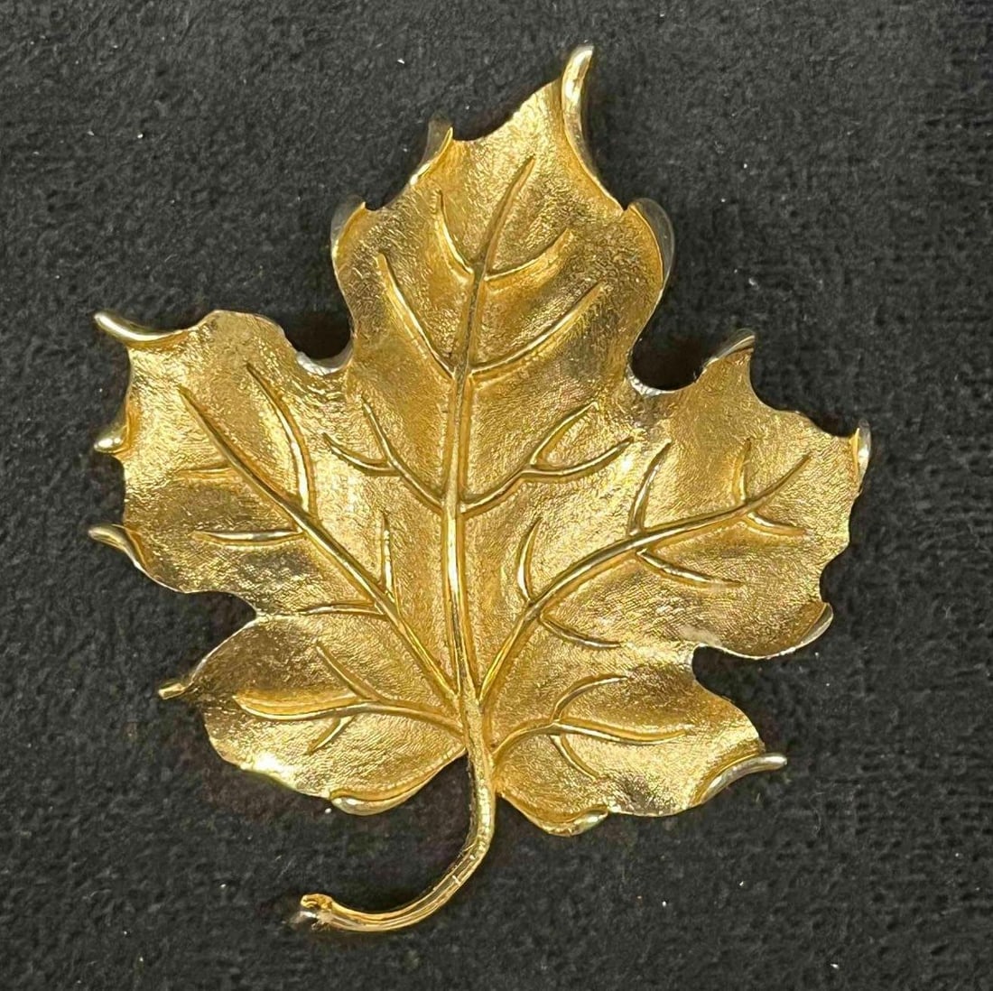 Vintage Signed Crown Trifari Gold Tone Leaf Brooch (1 of 8)
