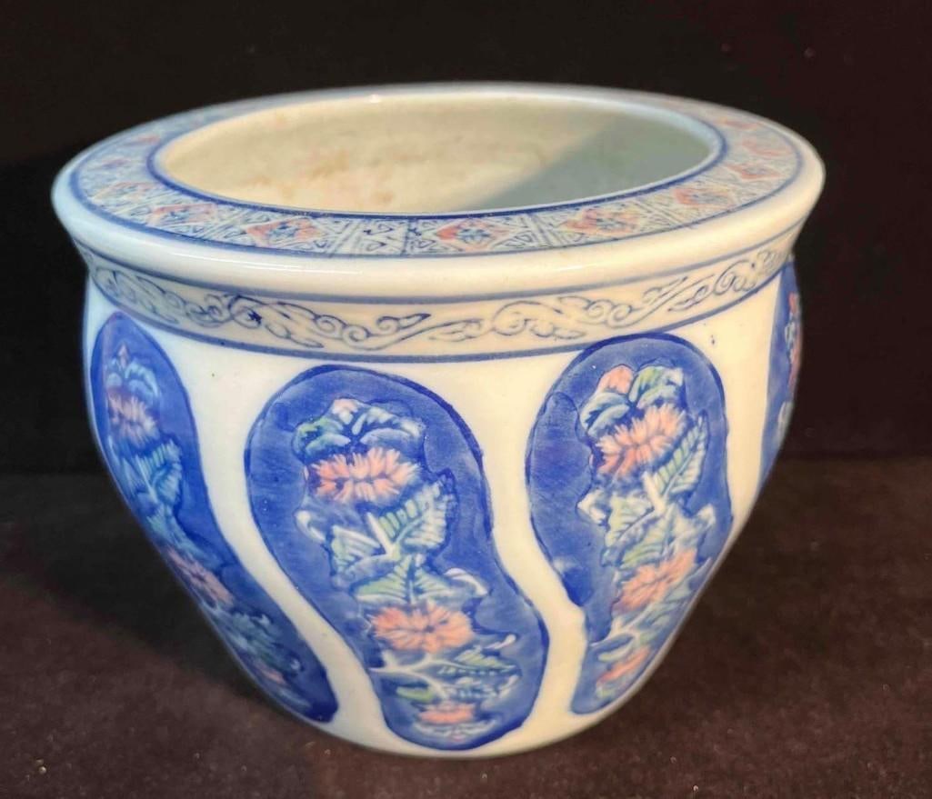Small Blue & White Pot/Planter Marked Made In China (1 of 7)
