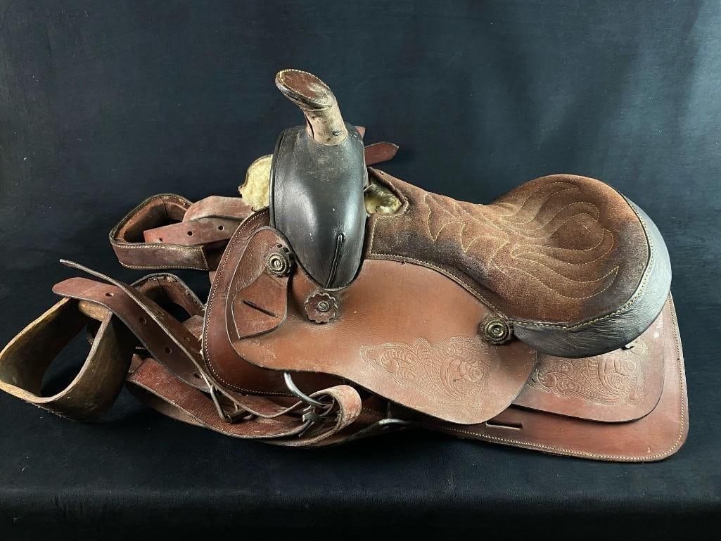 Vintage Western B Bar B Childs 13" Ridding Saddle: Vintage Western B Bar B Childs 13" Ridding Saddle. This saddle is in fair condition and in need of a good cleaning sold as-is. Please view all our pictures they are part of our description. Mea