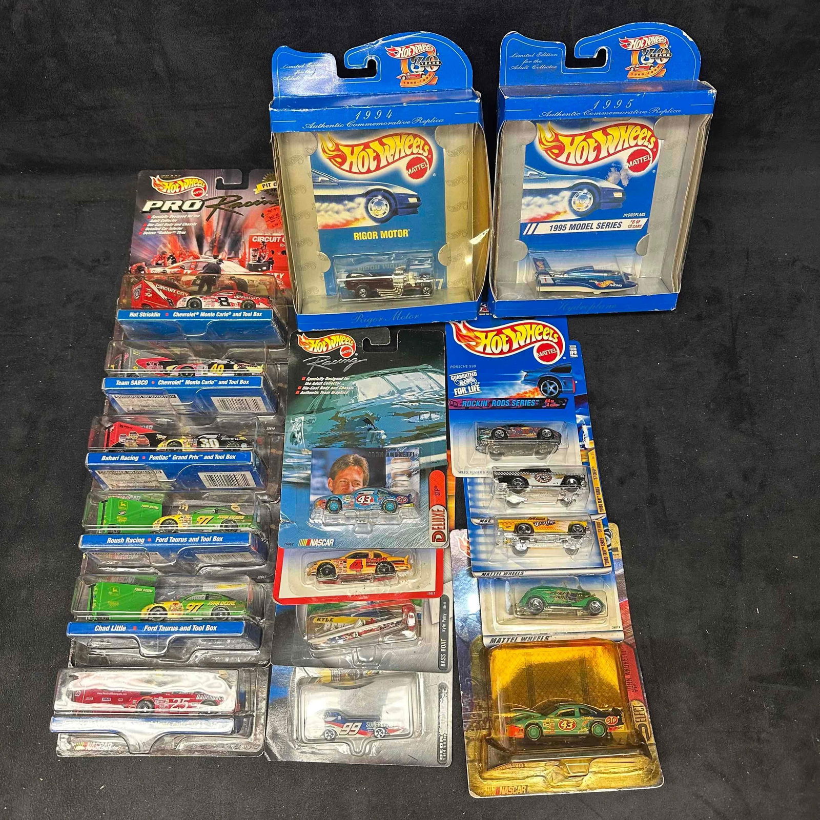 Hot Wheels Racing 1:64 Scale Die Cast Metal Replica Set of 17 Seventeen Stock NASCAR Cars (1 of 9)