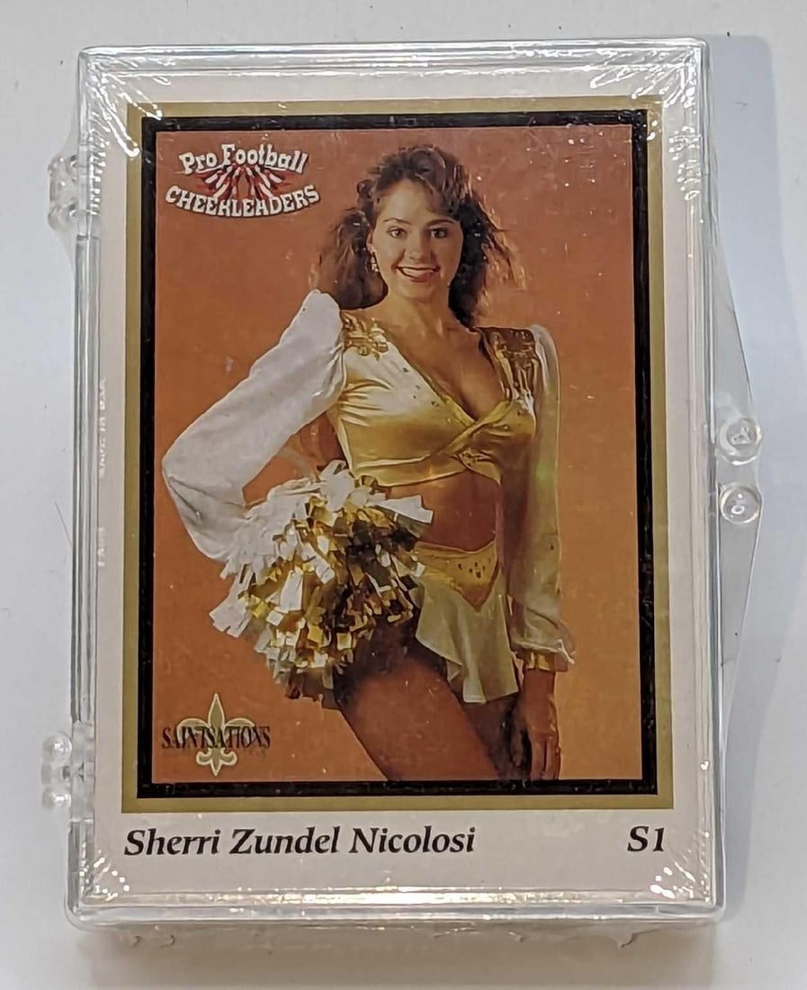 Sealed Sideliners Pro Football Cheerleaders Minnesota Vikings C: Sealed Sideliners Pro Football Cheerleaders Minnesota Vikings C. Is in a sealed plastic case that is approx 3 3/4" x 2 1/2" x 1/4 and it weighs 0.21lb. The plastic wrapper has some light wear.