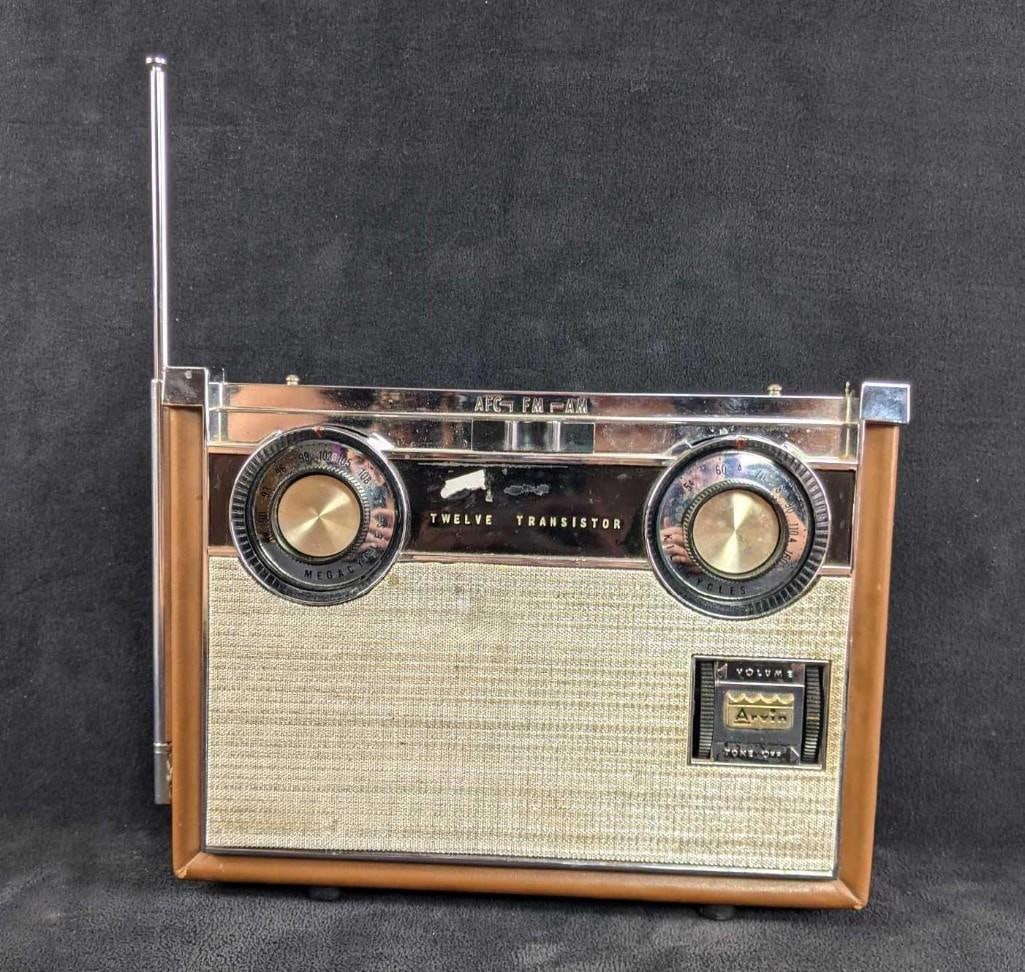 Vintage Arvin AM/FM Twelve Transistor Radio (1 of 10)