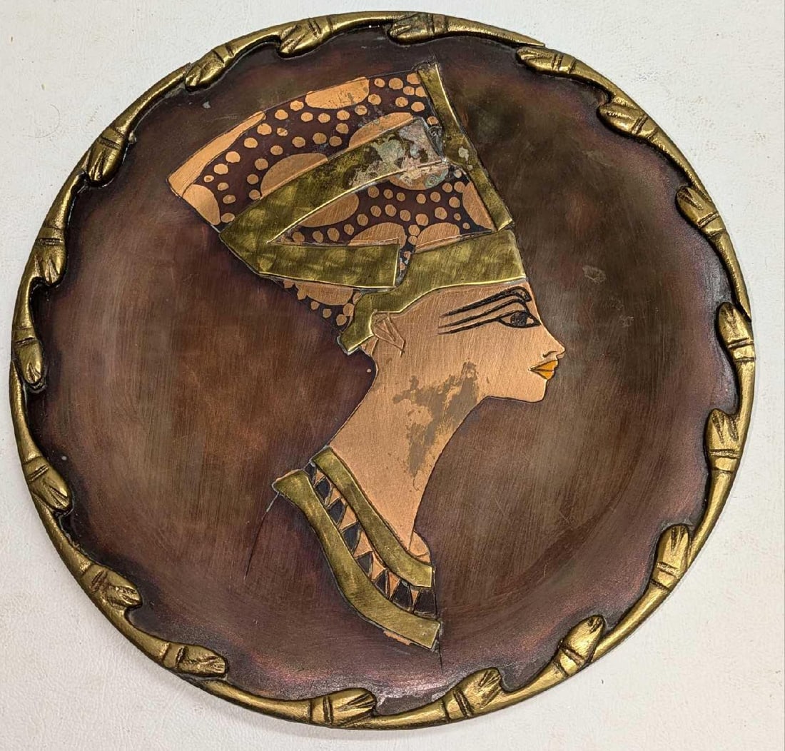 Vintage Copper/Brass Egyptian Nefertiti Hanging Plate: Vintage Copper/Brass Egyptian Nefertiti Hanging Plate. This is approx 8" x 8"x 1/8" and it weighs 0.59lb. The plate has some wear and markings along with tarnish. Please see the images as they