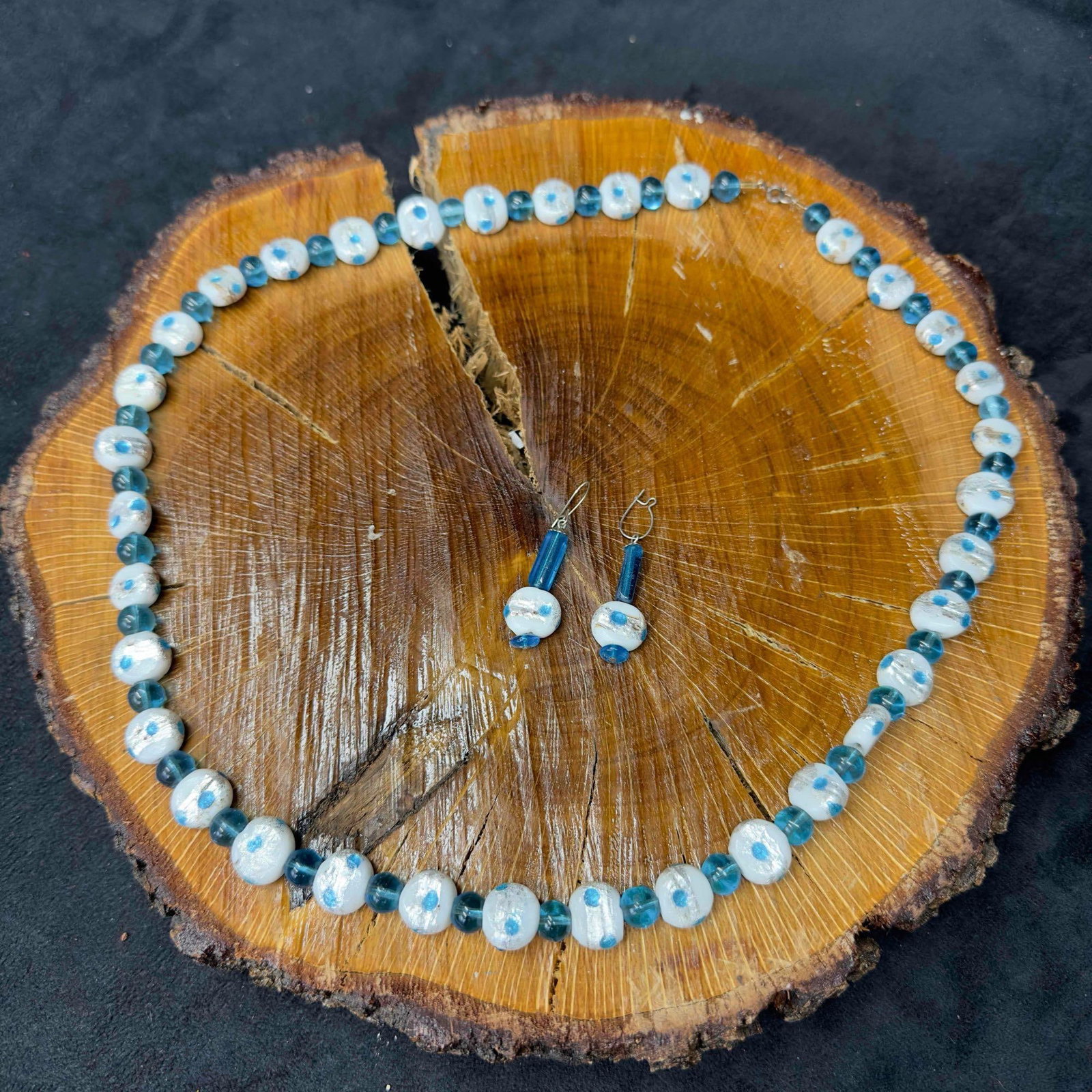 Murano Venetian Lamp Work Glass Light Blue White Bead Beaded Necklace and Earrings Set A28: Murano Venetian Lamp Work Glass Light Blue White Bead Beaded Necklace and Earrings Set A28. Necklace and earrings with light blue and white colored glass beads with beautiful designs on each. The neck