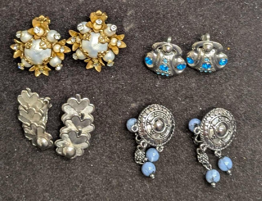 Vintage Unsigned Silver Gold Tone Faux Pearl Rhinestone Earrings Lot Of 4: Vintage Unsigned Silver Gold Tone Faux Pearl Rhinestone Earrings Lot Of 4. This lot includes: (1) Unsigned Pair Of Silver Tone With Blue Beads Clip On Earrings. Each is approx 1 7/8"x 1" x 1/