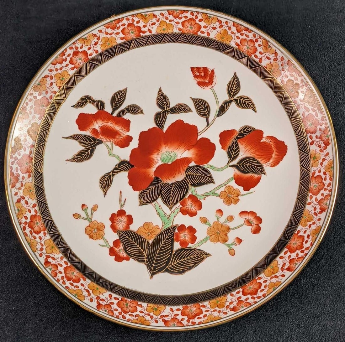 Vintage Maas Brothers Hand Painted Decorative Plate With Flowers: Vintage Maas Brothers Hand Painted Decorative Porcelain Plate With Flowers. Made in Hong Kong. Is approx 12" x 12" x 2" and is in a good, vintage conditon with light markings on the top and some wear