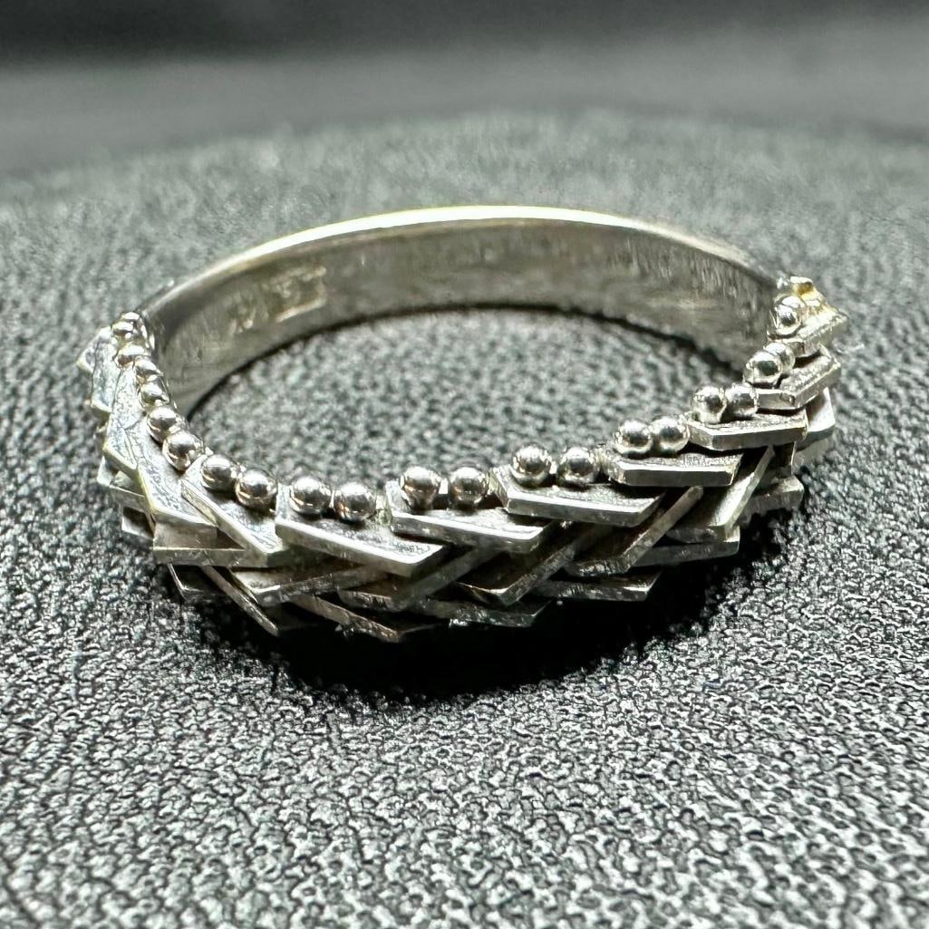 14k Gold Half Chain Ring: This piece of jewelry has been tested and researched prior to listing. Please view all our pictures they are part of our description. DETAILS: Metal - 14k White GoldColor - Silver/WhiteStones -