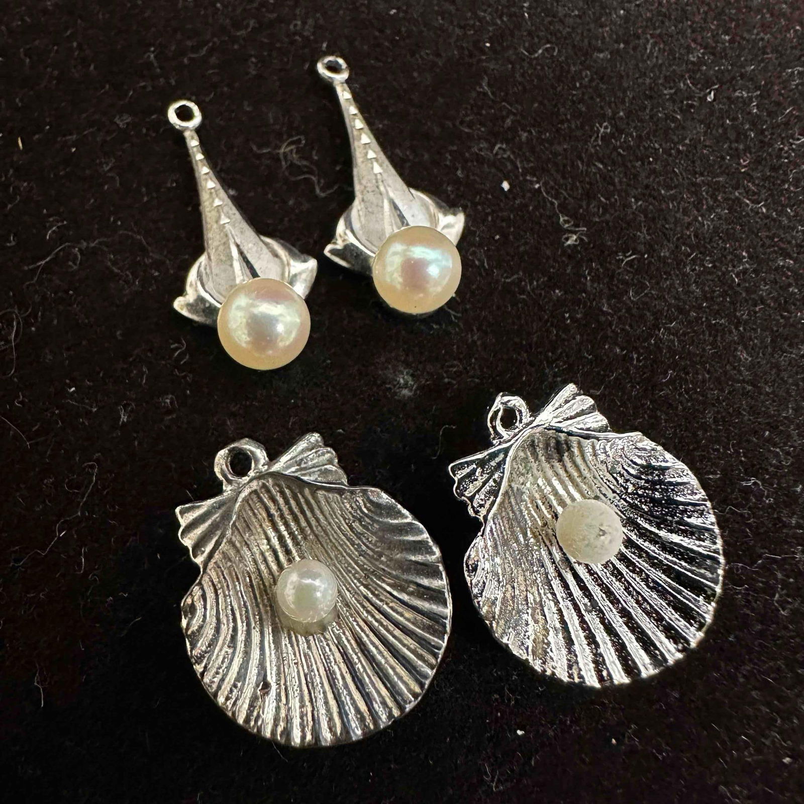 Faux Pearl Sterling Silver Pendant Set Shells D89: This item is in good pre-owned, previously used/displayed condition with noticeable light wear, and surface scratches. Please reference all photos for full details. This piece of jewelry has been test