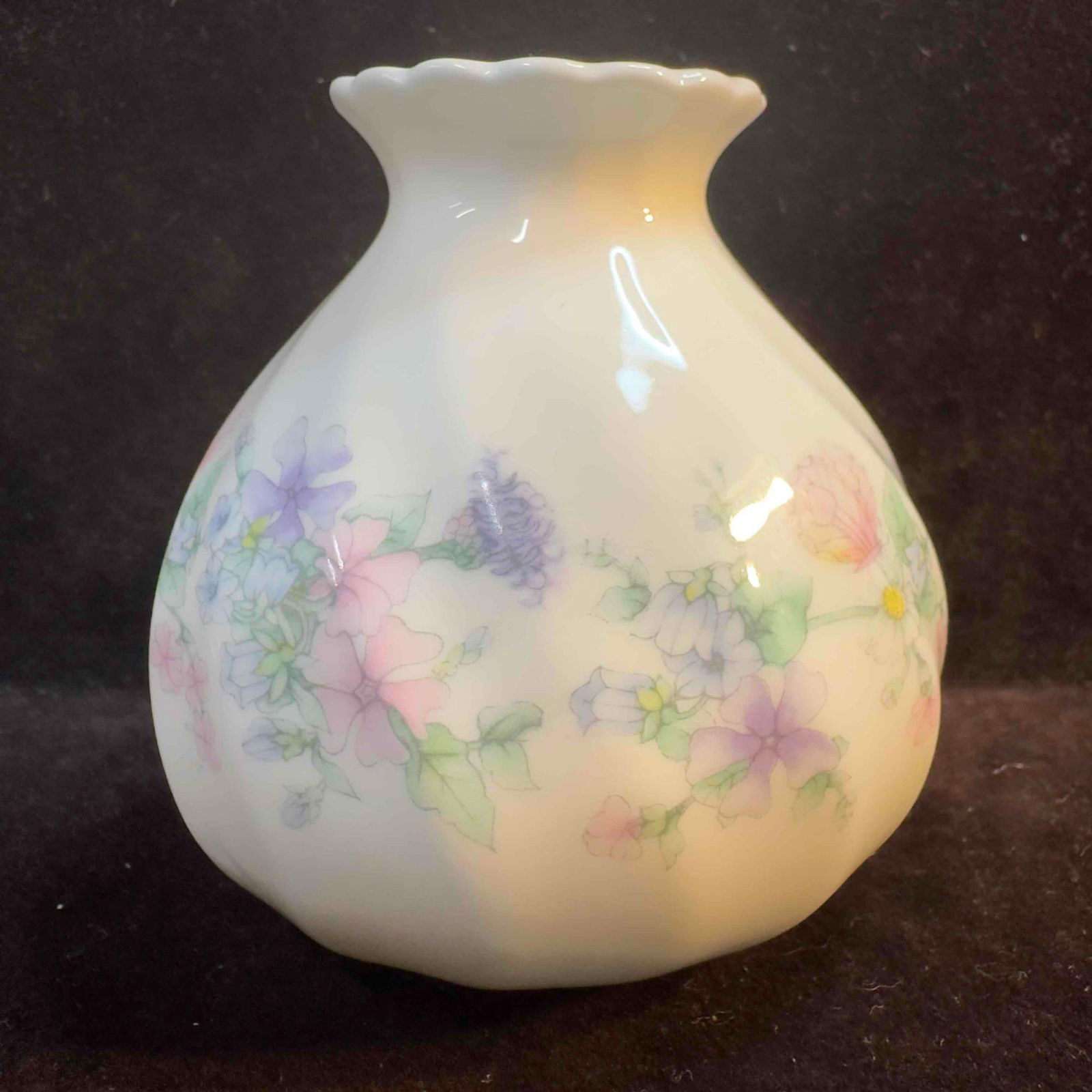 Wedgwood Bone China Bud Vase Angela Pattern 3" Tall Made in England: Wedgwood Bone China Bud Vase Angela Pattern 3" Tall Made in England. This item is in good pre-owned, previously displayed condition with light wear, and surface scratches. Please reference all