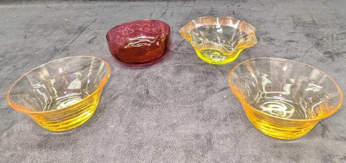 4 Vintage Yellow & Cranberry Small Glass Bowls (1 of 8)