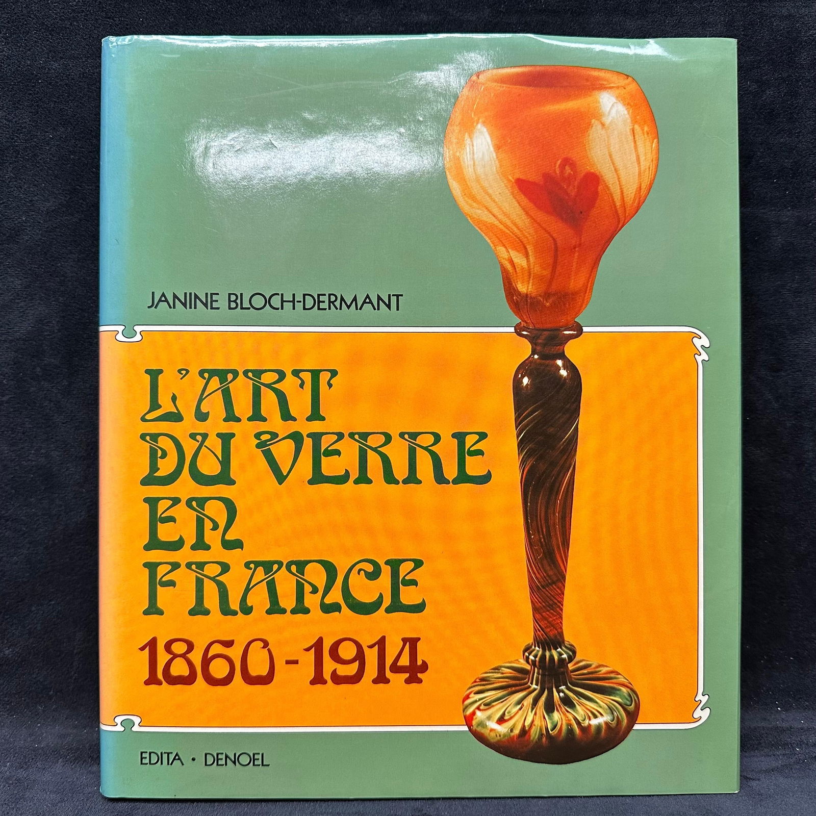 L’Art du Verre en France 1860-1914 by Janine Bloch-Dermant Hardcover Art Book: Hardcover reference book titled LArt du Verre en France 1860-1914 by Janine Bloch-Dermant, published by Edita Denoel. Comprehensive study of French art glass from the late 19th to early 20th century,