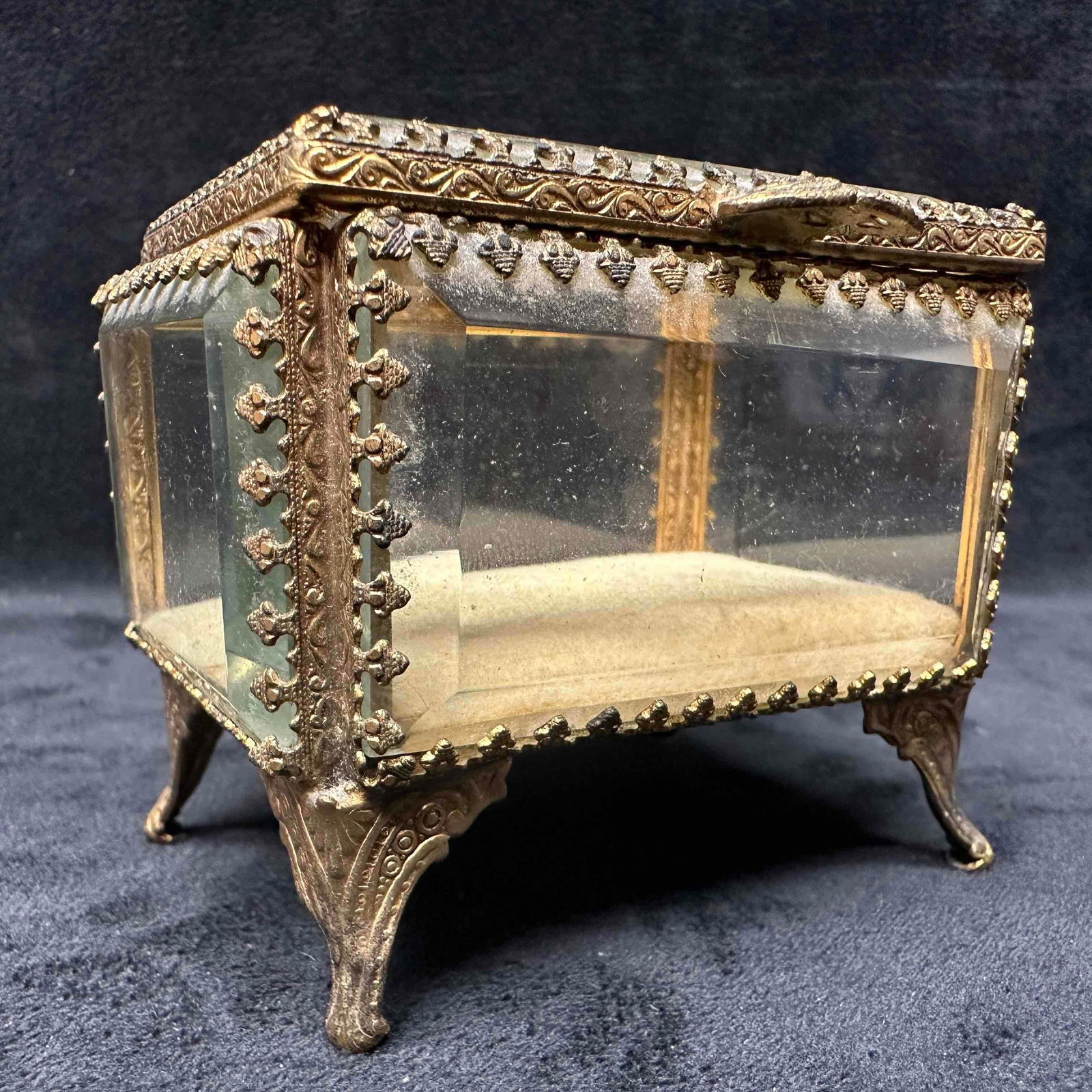 Vintage Stylebuilt Accessories Trinket Casket Jewelry Box Footed (1 of 9)