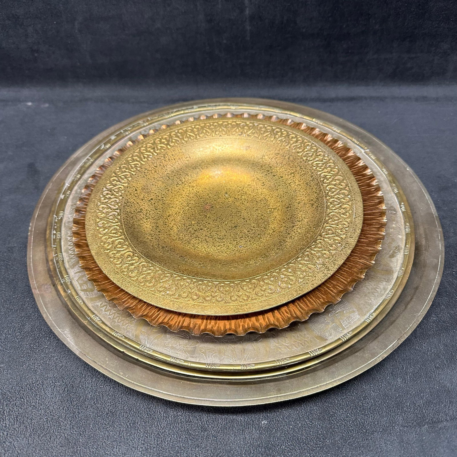 Mixed Lot of Brass and Copper Metal Decorative Plates and Trays (1 of 13)