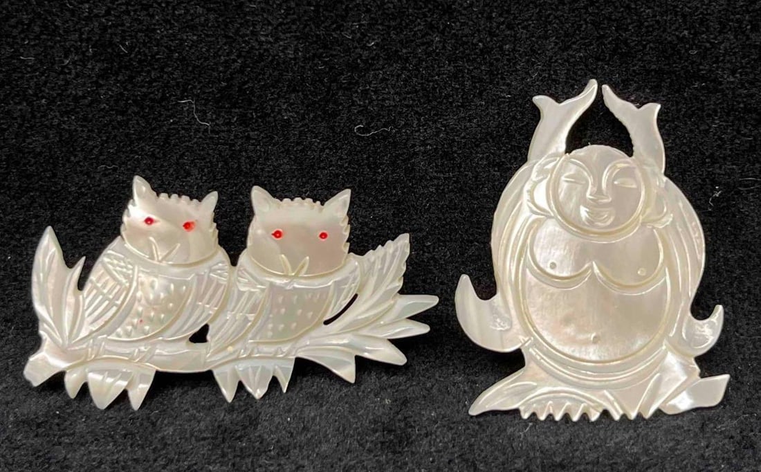 Vintage Mother Of Pearl Hand Carved Brooches Buddha & Owl's: This lot contains two Vintage Mother Of Pearl Hand Carved Brooches Buddha & Owl's. The brooches fit in a small 3 3/4" x 2 1/4" plastic bag. Total weight is less than 1oz. Overall the Mother of pearl b