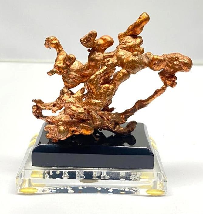 Small Copper Ant Hill Casting: Small Copper Ant Hill Casting Casting of a small colony, in copper with a Lucite base. In good condition, with only some scratches on the base. Approximate size: 4" x 3.5" x 2" Approxima