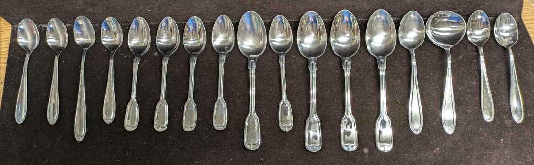 17 Vintage Assorted Cambridge & Gibson Spoons Lot: 16 Vintage Assorted Stainless Steel And Silverplate Spoons. This is a lot of different sized stainless steel spoons by either Cambridge or Gibson. Please see the images for a listing of spoons. All co