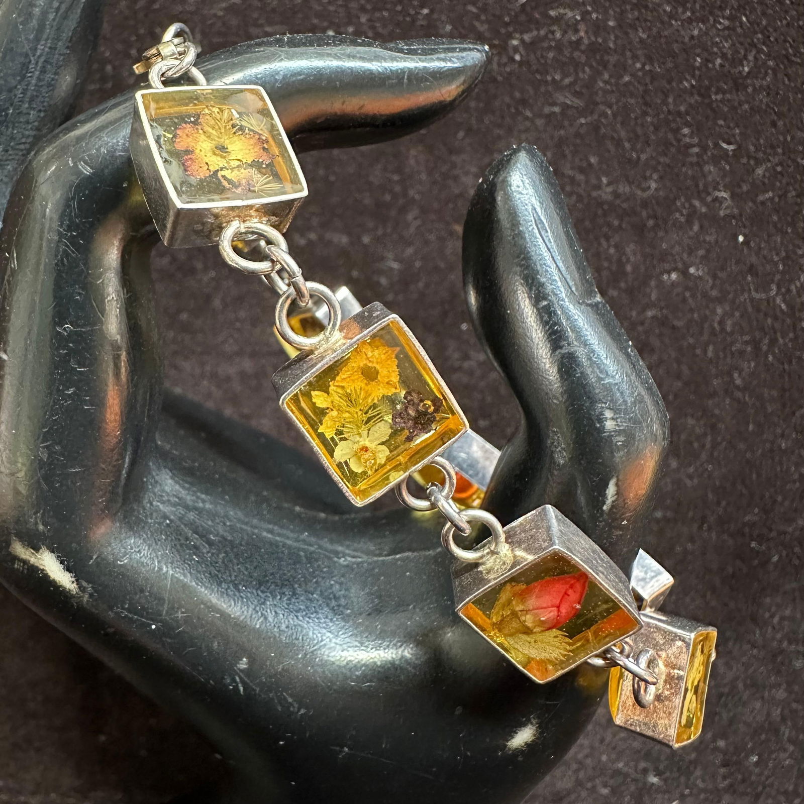 Flowers Encased in Lucite Resin Sterling Silver Bracelet P26: This item is in good pre-owned, previously used/displayed condition with noticeable light wear and surface scratches. Please reference all photos for full details. This piece of jewelry has been teste