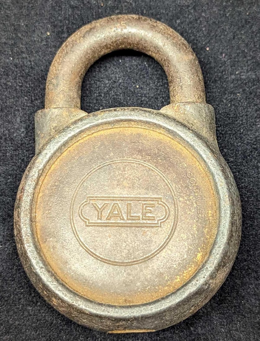 Vintage Yale LOXOL Padlock: Vintage Yale LOXOL Padlock. Does not come with the lock. Is approx 2 1/4" x 1" x 3 1/4" and it weighs 0.61lb. Has light surface rust. Please see the images as they are part of the description.