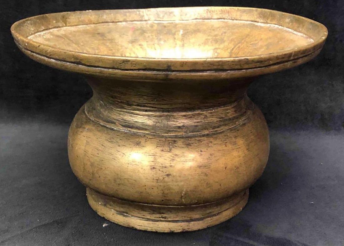 Large Brass Spittoon (1 of 7)