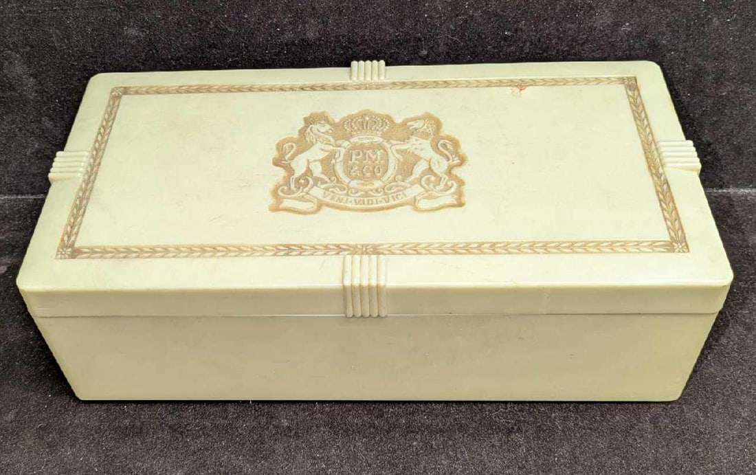 Vintage Phillip Morris Plastic Cigar Box: Vintage Phillip Morris Plastic Cigar Box. This is approx 10 1/2" x 5" x 3 1/2" and it weighs 0.94lb. The box has some markings and signs of wear. Please see the images as they are part of the descript
