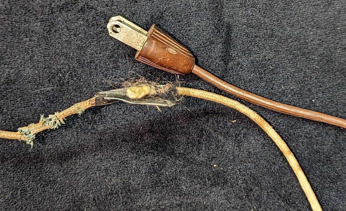 Vintage RCA Victor Tube Radio - 7