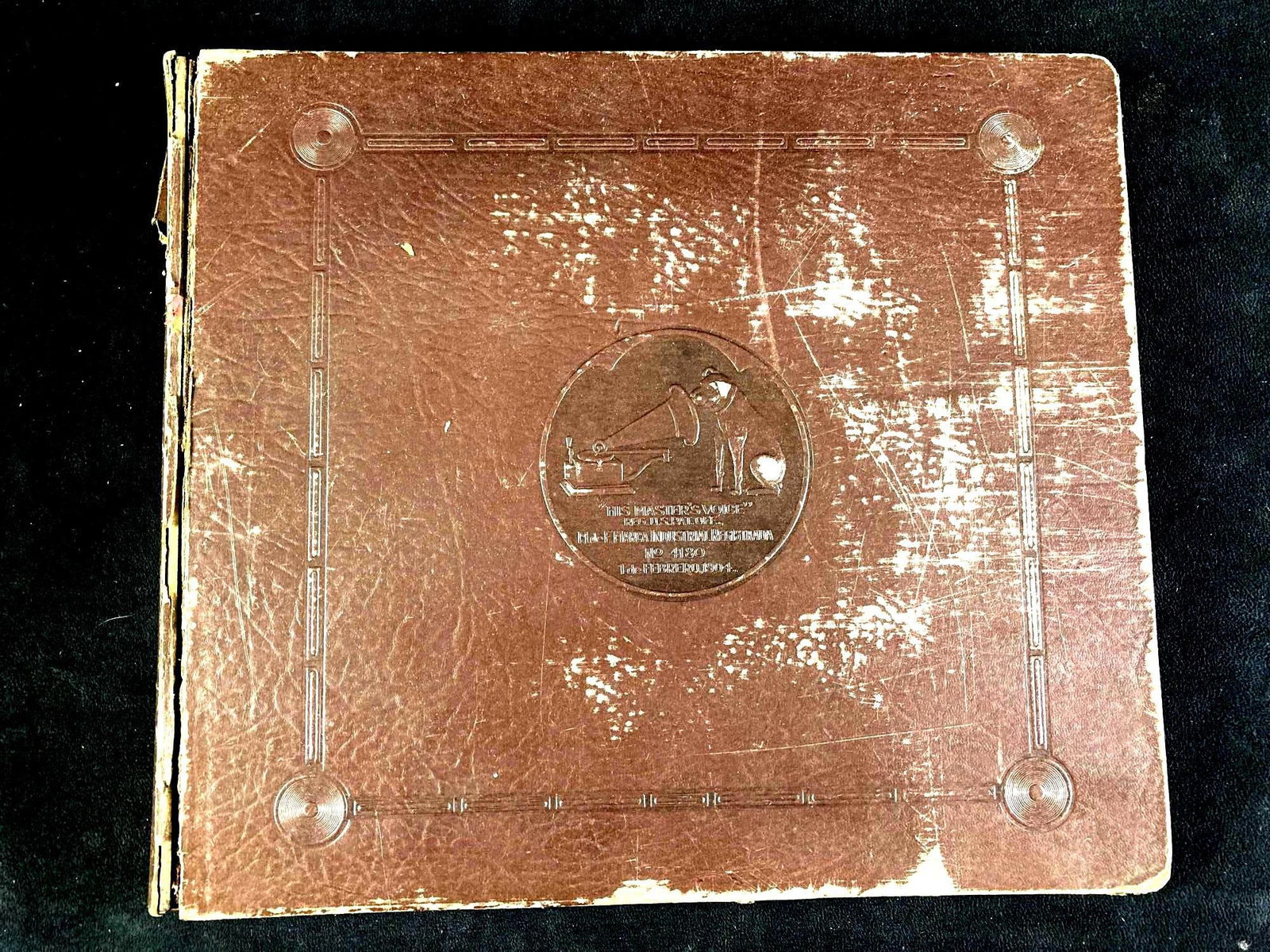 1918 Era Record Holder with Records: 1918 dated record holder with records inside. It includes records of John MacCormack and Sir Henry Lauder fresh from an estate. This auction includes: (1) 1918 Record Holder with Period Records 