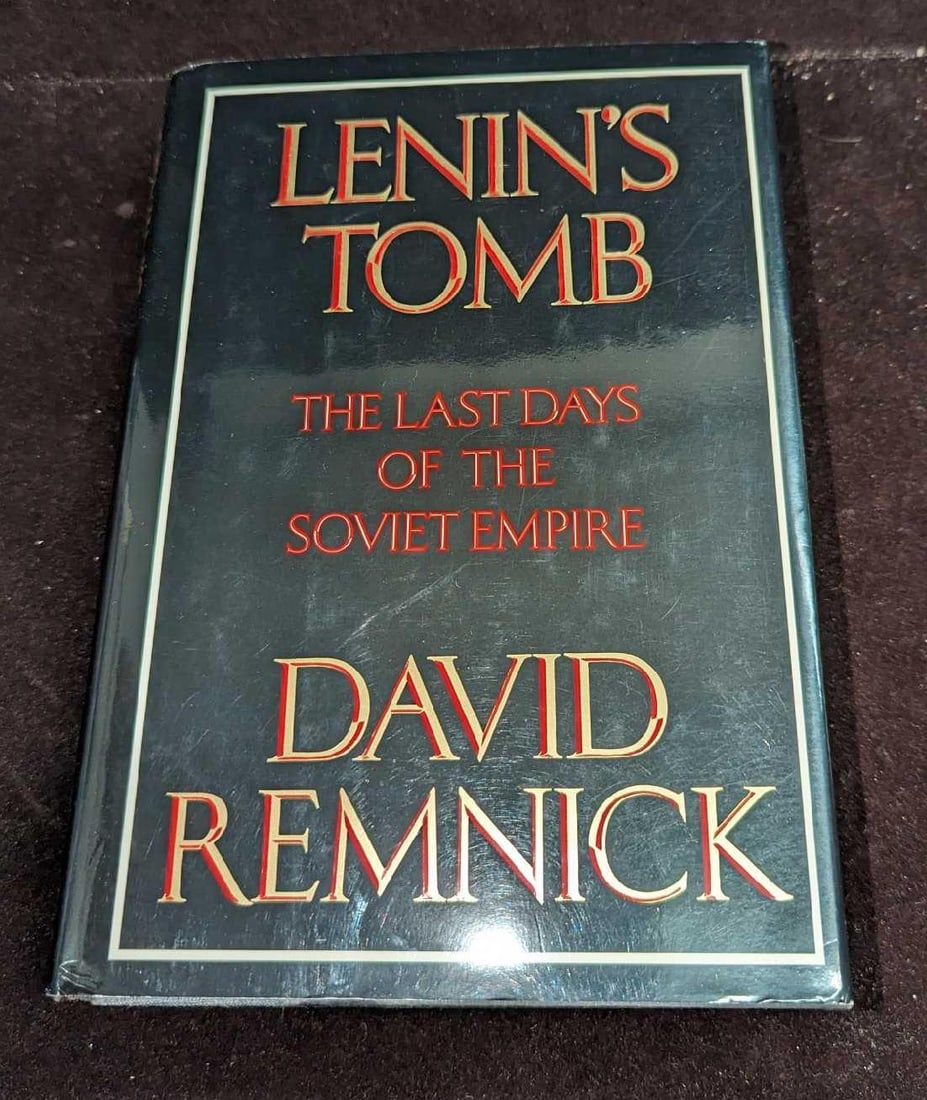 David Remnick Signed Lenin's Tomb Hardcover Book: David Remnick Signed Lenin's Tomb Hardcover Book. This was published by Random House (New York) and was copyrighted in 1993. The hardcover book is approx 6 1/2" x 1 1/2" x 9 1/2" and