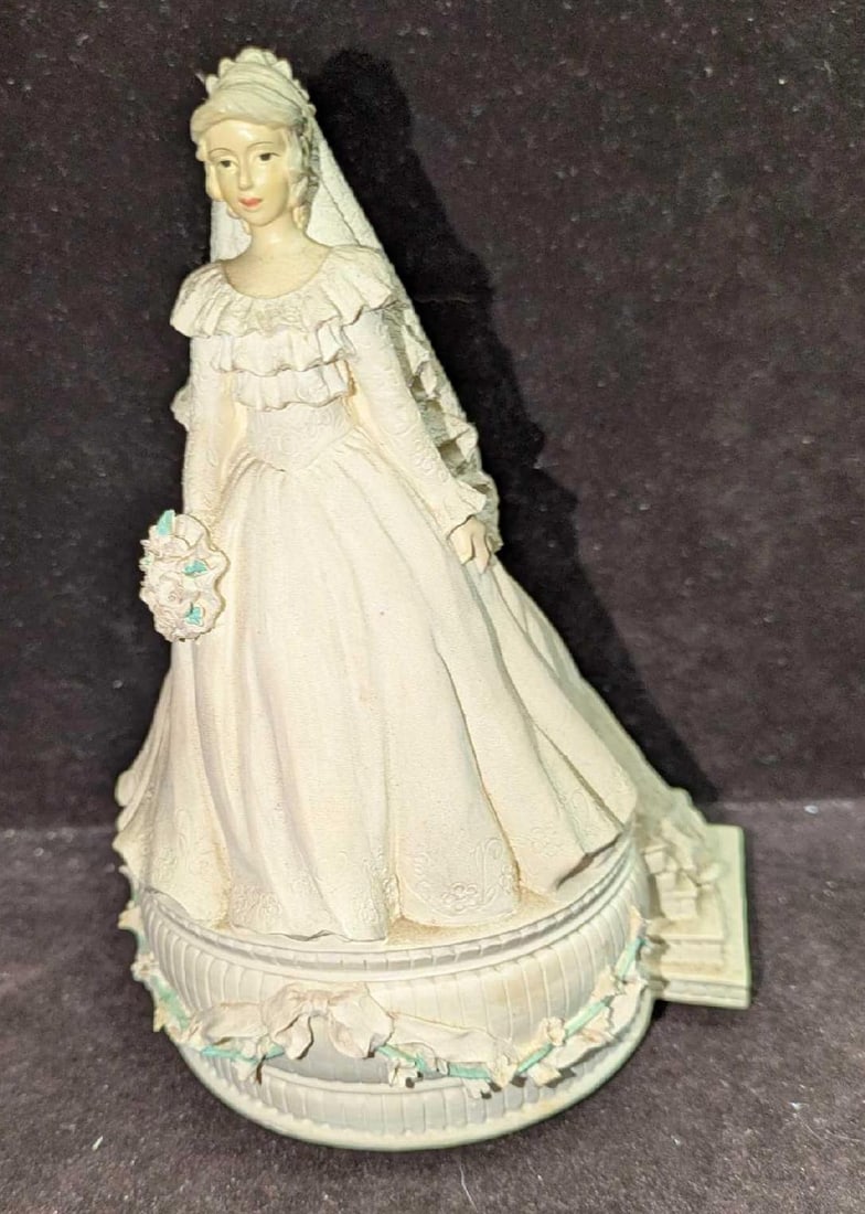 Vintage Wedding Bride Music Box Here Comes The Bride: Vintage Wedding Bride Music Box Here Comes The Bride. Made of a hard resin. The maker and date of creation is unknown. The music box was tested and it works. This is approx 7 1/8" x 5" x 4" and it