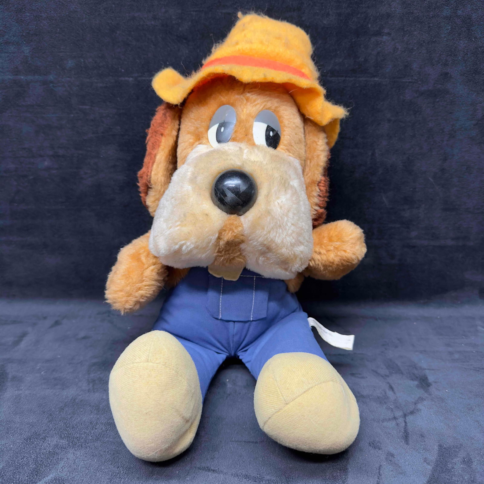 Pizza Time Theater Jasper T. Jowls 13?? Plush Dog Vintage 1980's: Pizza Time Theater Jasper T. Jowls 13” Plush Dog Vintage 1980's. No rips or tears, light staining, and original tag still intact. This item is in pre-owned, previously displayed condition with l