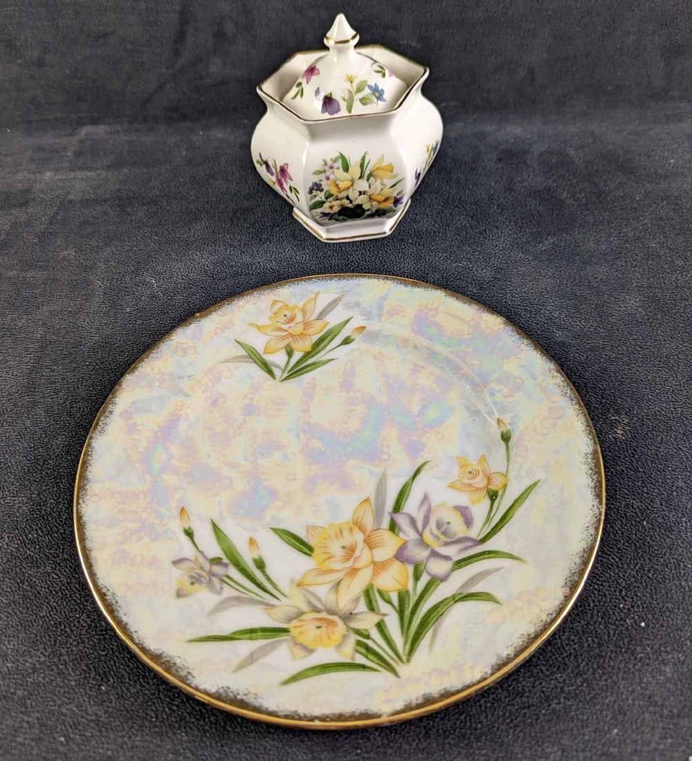 Victoria China Sugar Bowl & March Daffodil Plate: This lot consists of: (1) Victoria China Sugar Bowl With Lid. Fine Bone China is Made In Stoke On Trent In England. Is approx 4" x 4" x 4 1/2" and it weighs 0.43lb. (1) Norleans "March Daffodil" "Flow