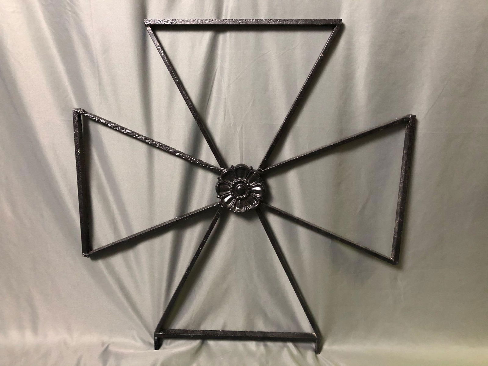 Large Victorian WWl Cast Iron Handmade German Iron Cross Fence or Roof Topper: Large Victorian WWl Cast Iron Handmade German Iron Cross Fence or Roof Topper ?. This one of a kind handmade piece is in very good condition and is ready for display. Measurements are 25" x 25" 12 lbs