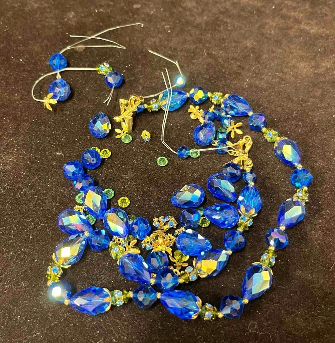 Signed Vintage Vendome Gold Tone Bow Clasp Two Tiered Blue/Green Beaded Necklace Parts For Repair: This lot contains a Signed Vintage Vendome Gold Tone Bow Clasp Two Tiered Blue/Green Beaded Necklace Parts For Repair. The necklace strand has broke and is need of repair. The necklace parts fit