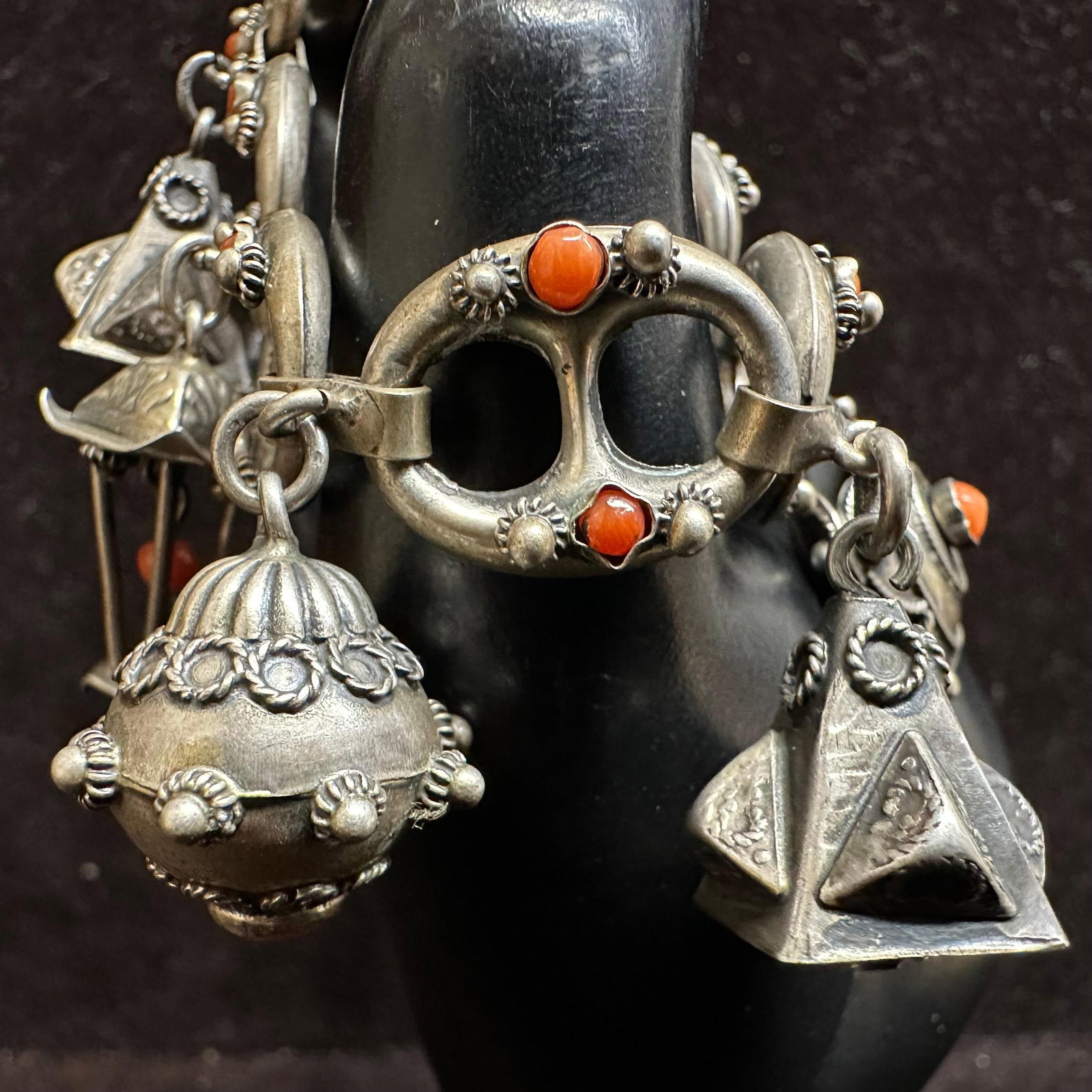 Coral Cabochons Mariner Oval Style Floral Motif Chain Five Charm Bracelet 800 Silver (1 of 8)