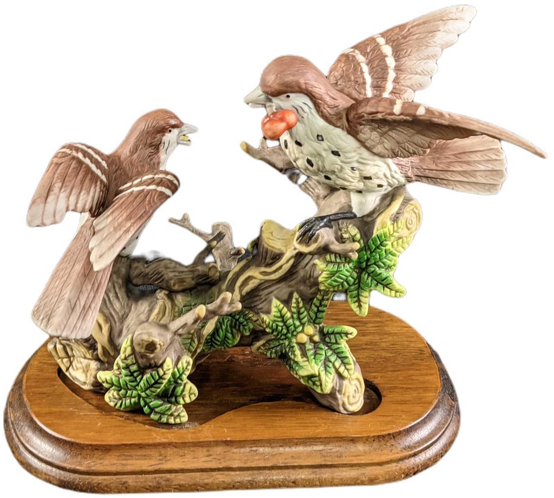 Arnart Porcelain Bird Wood Thrush Couple Sculpture: Collectors Edition Arnart Porcelain Sculpture of two Wood Thrush birds. One has appeared to have flown in with some yummy berries! The wooden base is NOT included with the purchase of the