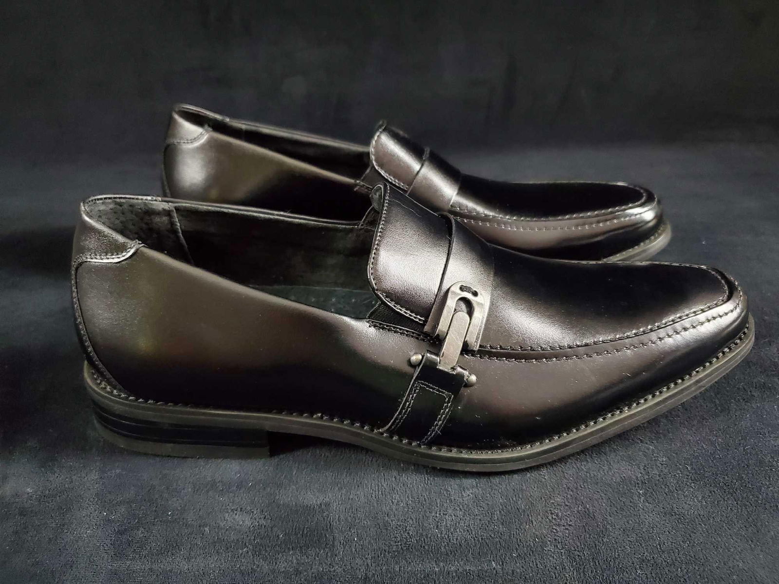 Size 9 And A Half Stacy Adams Men Fennimore Loafer: NIB Stacy Adams Men's FENNIMORE 24933 Slip On Loafer Dress Shoes. Premium genuine leather. Decorative gunmetal bit strap detail, Leather lining, Fully cushioned footbed with