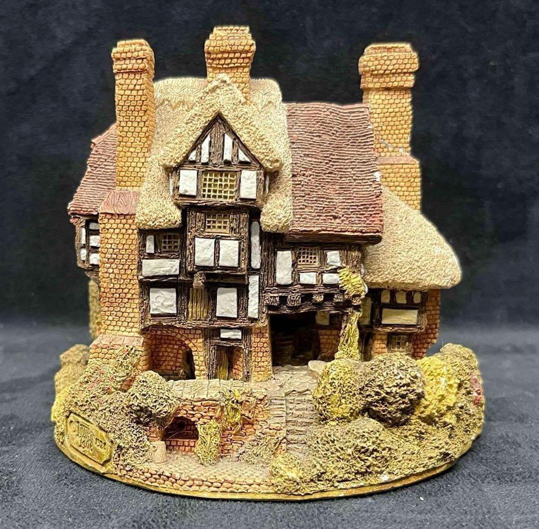 Three Feathers By Lilliput Lane Miniature Made In United Kingdom (1 of 8)