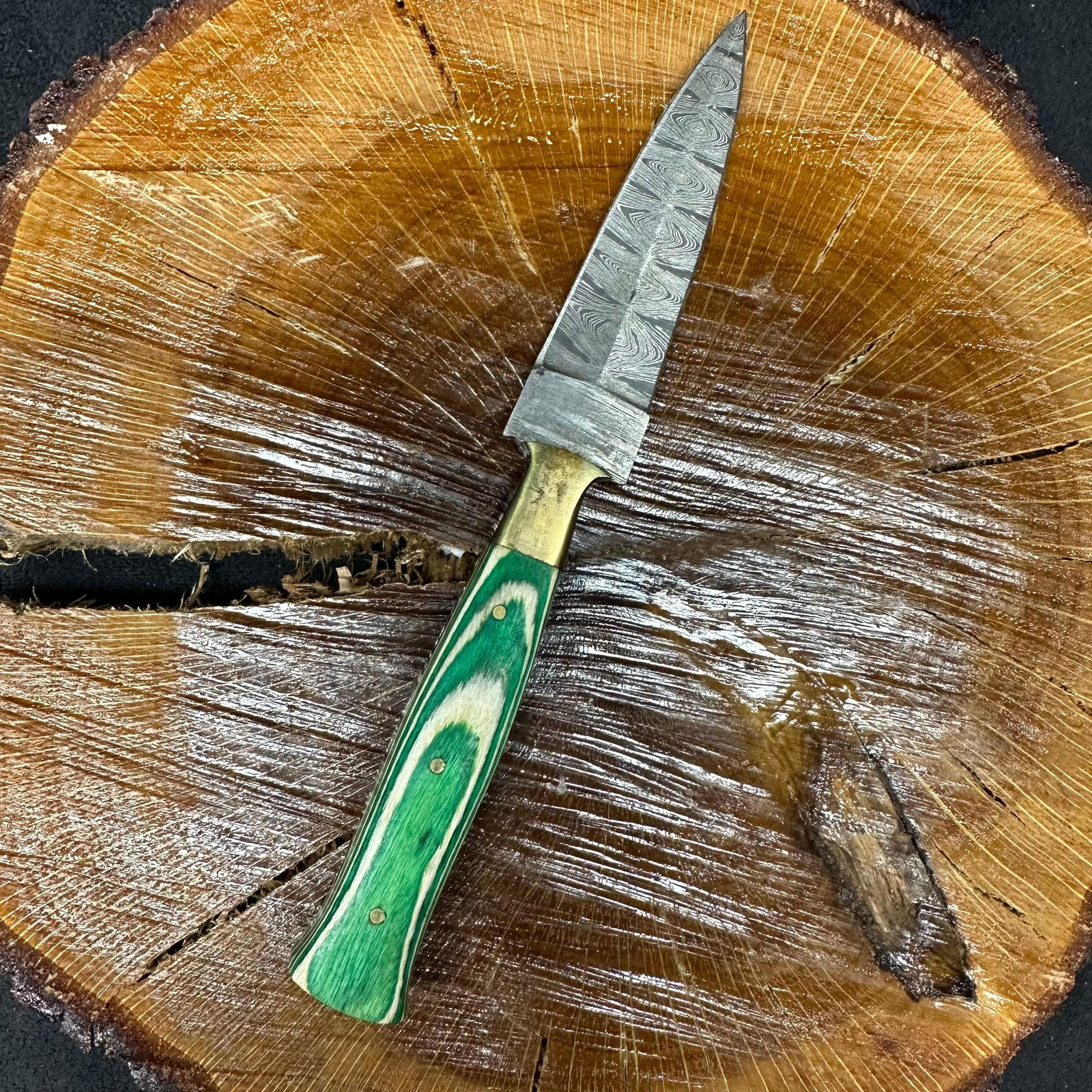 MHS Cutlery Fixed Blade Knife Spear Point Dagger Style Q10: Fixed dagger-style blade knife by MHS Cutlery featuring a layered patterned steel blade and decorative spine work. The handle has a contoured, multi-colored wood/epoxy resin-style grip with metal mosa