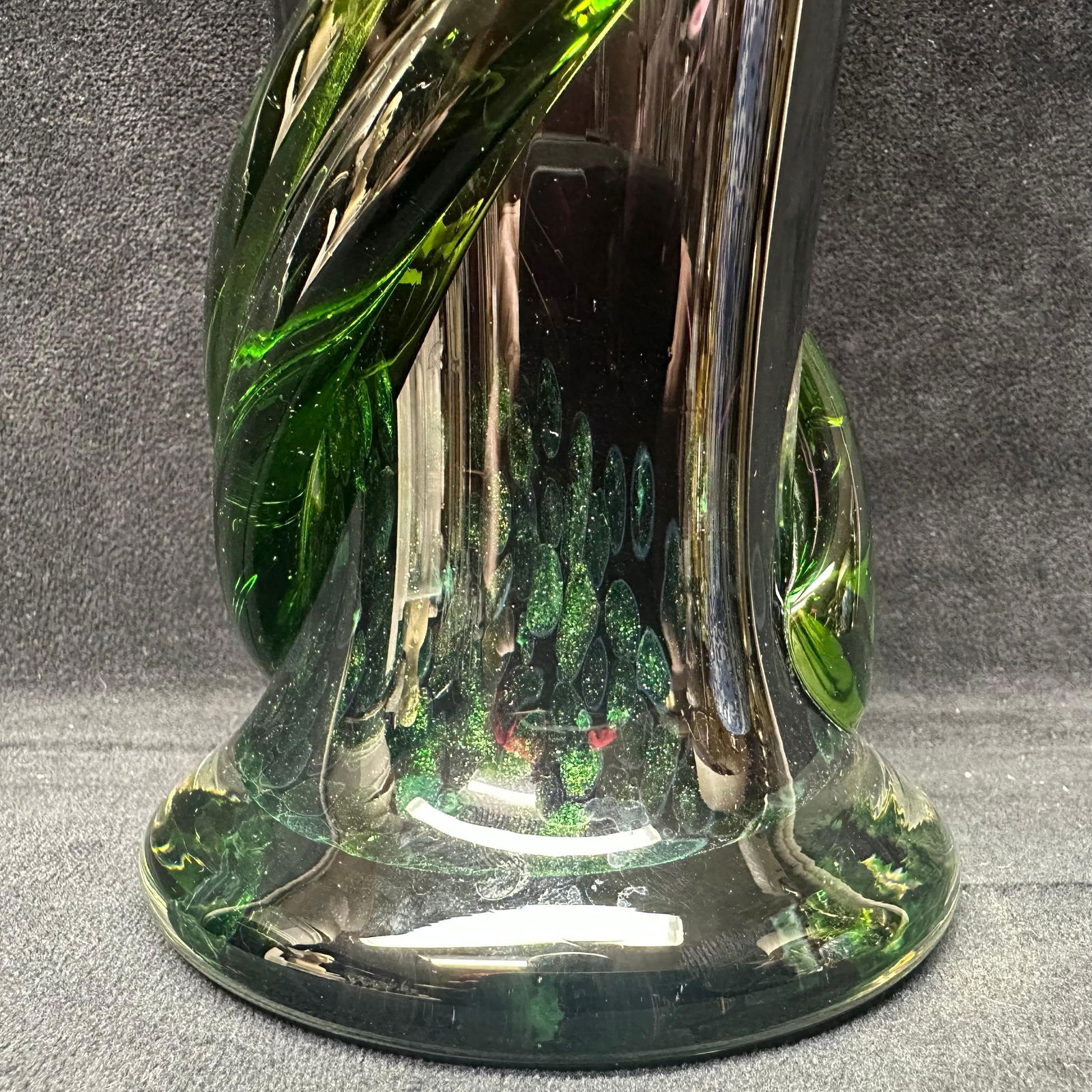Amethyst and Green Art Glass Vase with Applied Spiral Decoration Telefora - 3