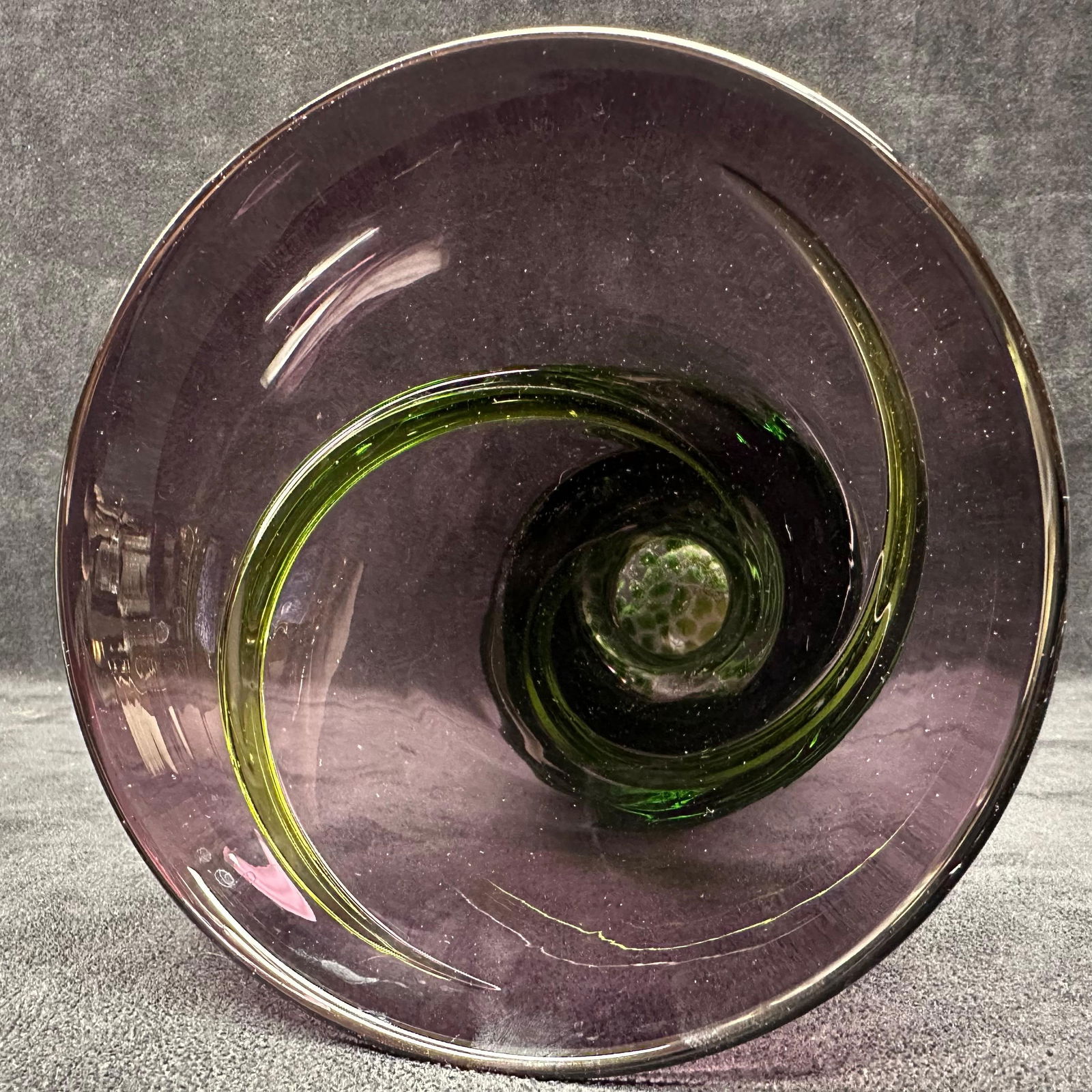 Amethyst and Green Art Glass Vase with Applied Spiral Decoration Telefora - 7