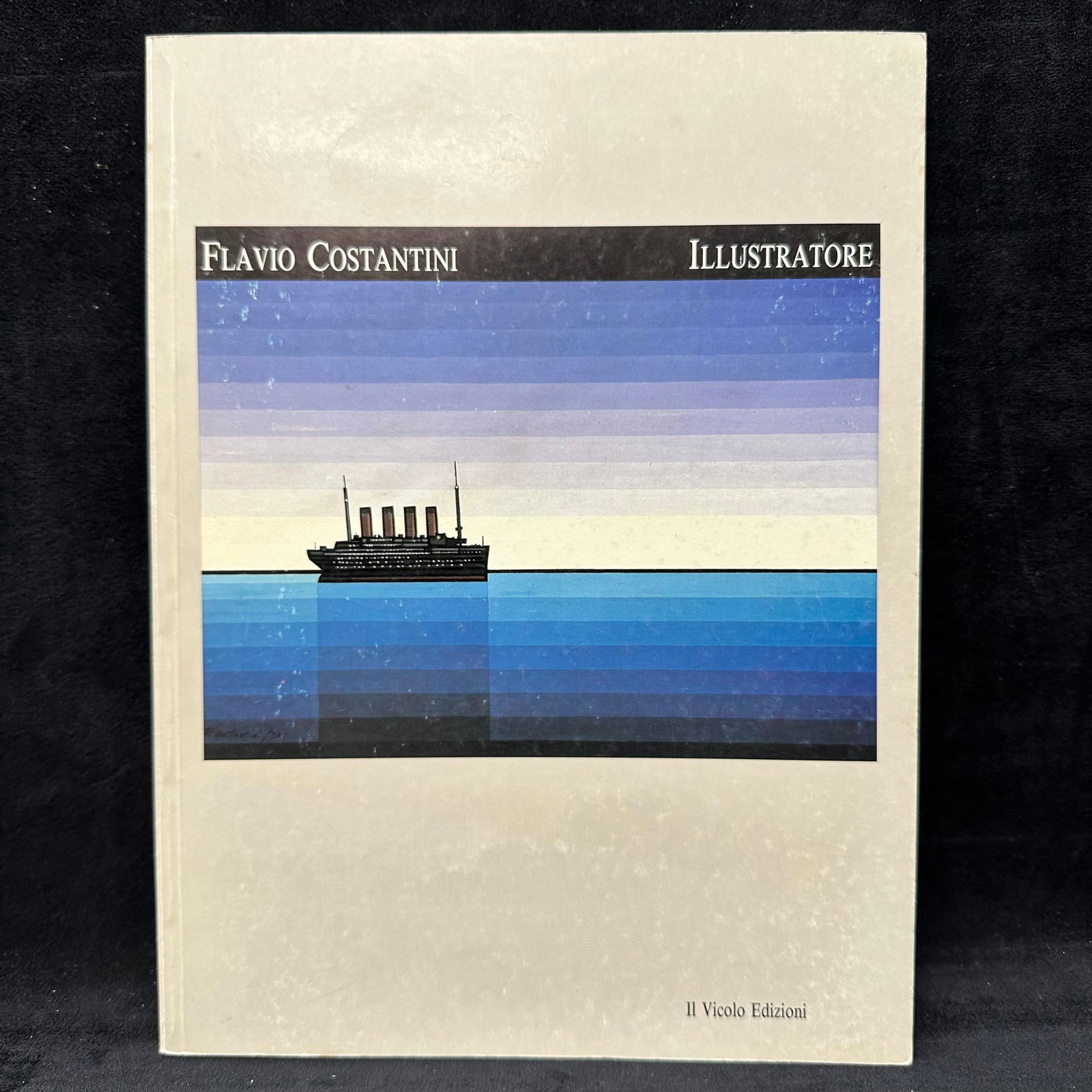 Flavio Costantini Illustratore Art Book Il Vicolo Edizioni Softcover: Softcover art book featuring illustrations by Flavio Costantini. Published by Il Vicolo Edizioni. Includes color and black-and-white plates, essays, and reproduced works throughout. Text in Italian