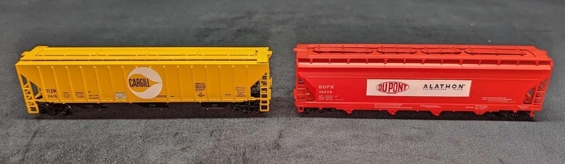 HO Scale Dupoint Alathon & Cargill Hoppers (1 of 7)