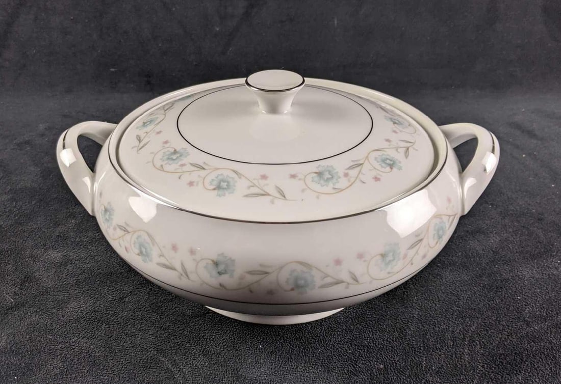 English Garden Fine China Vegetable Bowl With Lid: This vegetable bowl is by English Garden crafted in Japan. This is a beautiful white fine china with silver accents and a delicate flower pattern. This vegetable bowl is in great condition with no kno