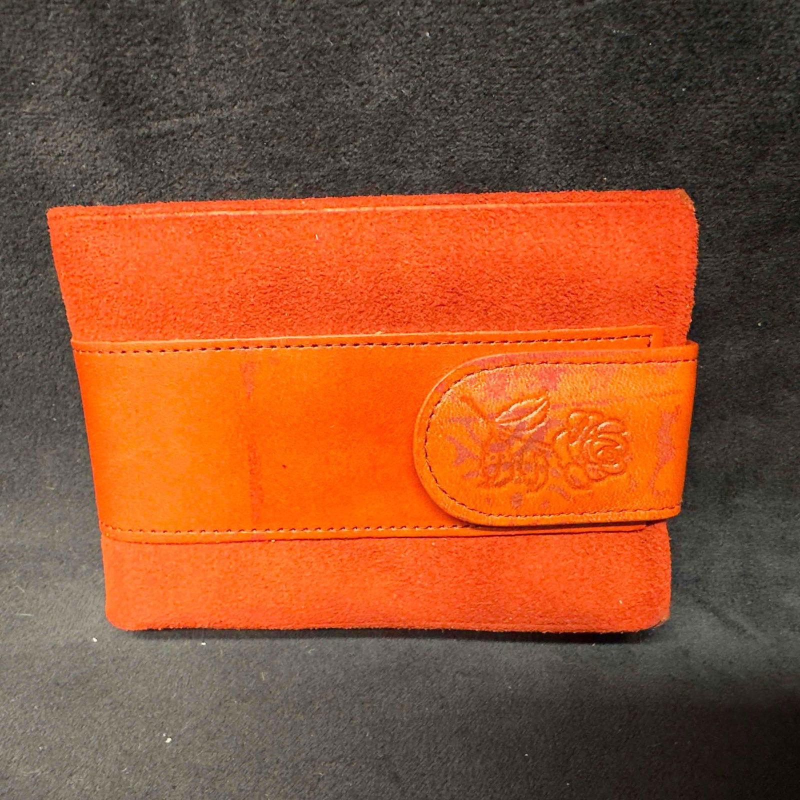 Buxton Convertible Cowhide Wallet Red Orange Rose Flower: Buxton Convertible Cowhide Wallet Red Orange Rose Flower. Top grain cowhide wallet with multiple pockets and compartments. This item is in good pre owned, previously displayed condition with light