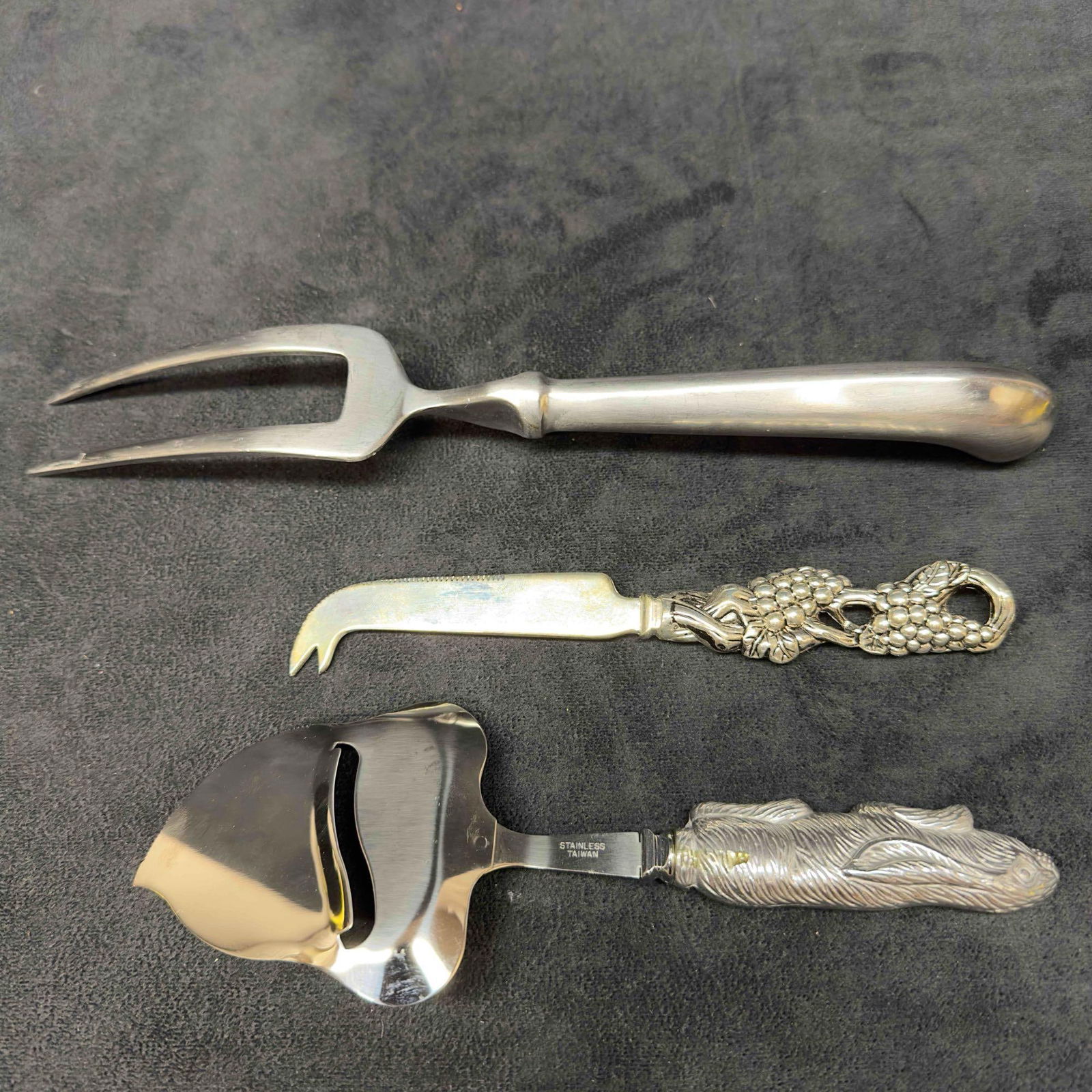 Kitchenware Dinnerware Kitchen Silverware Set Serving Fork Pie Carving Knife Lot of Three - 4