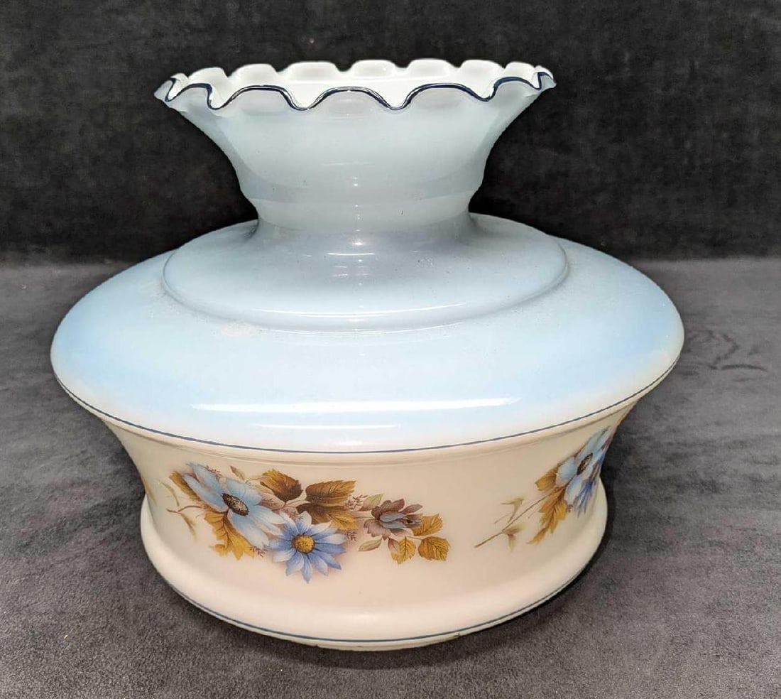 Vintage Tam-O-Shanter Wildflowers Oil Lamp Shade: Vintage Tam-O-Shanter Wildflowers Oil Lamp Shade. This is approx 11" x 11" x 8 3/4" and it weighs 3.30lbs. There are some scratches and markings on the shade and the edges of the bottom have some sign