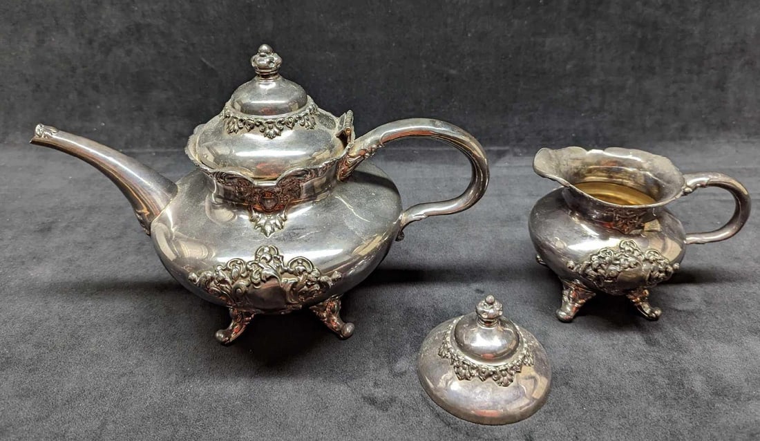 Vintage WM A Rogers Silverplated Tea Pot & Creamer (1 of 10)