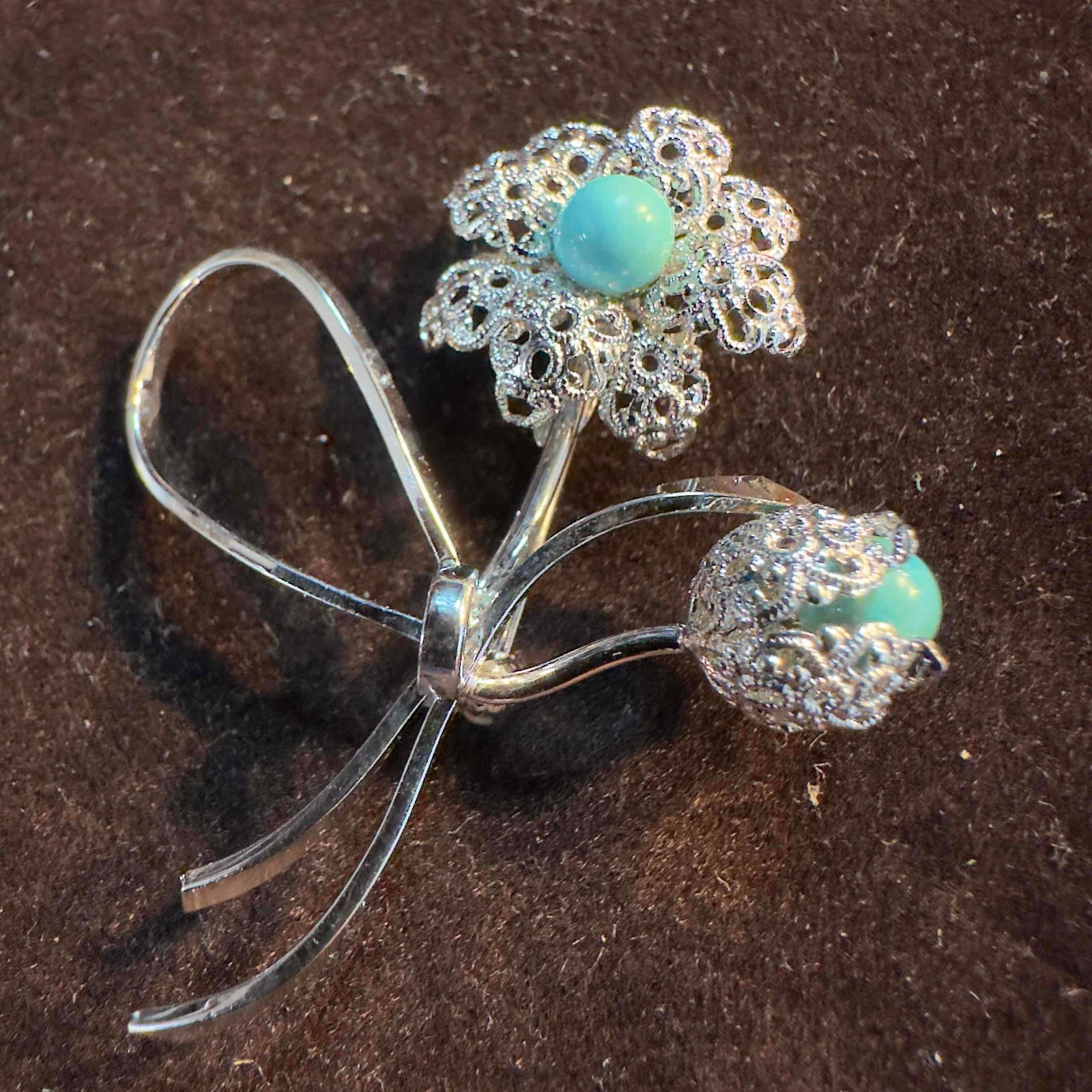 Wells Sterling Turquoise Flower Brooch Pin A47: This item is in good pre-owned, previously used/displayed condition with noticeable light wear, and surface scratches. Please reference all photos for full details. This piece of jewelry has been test